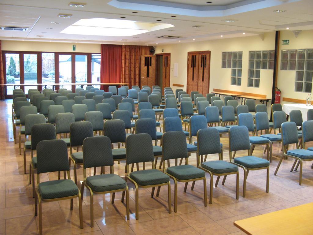 Hotel Best Western County House Saint-Gilles Bagian luar foto