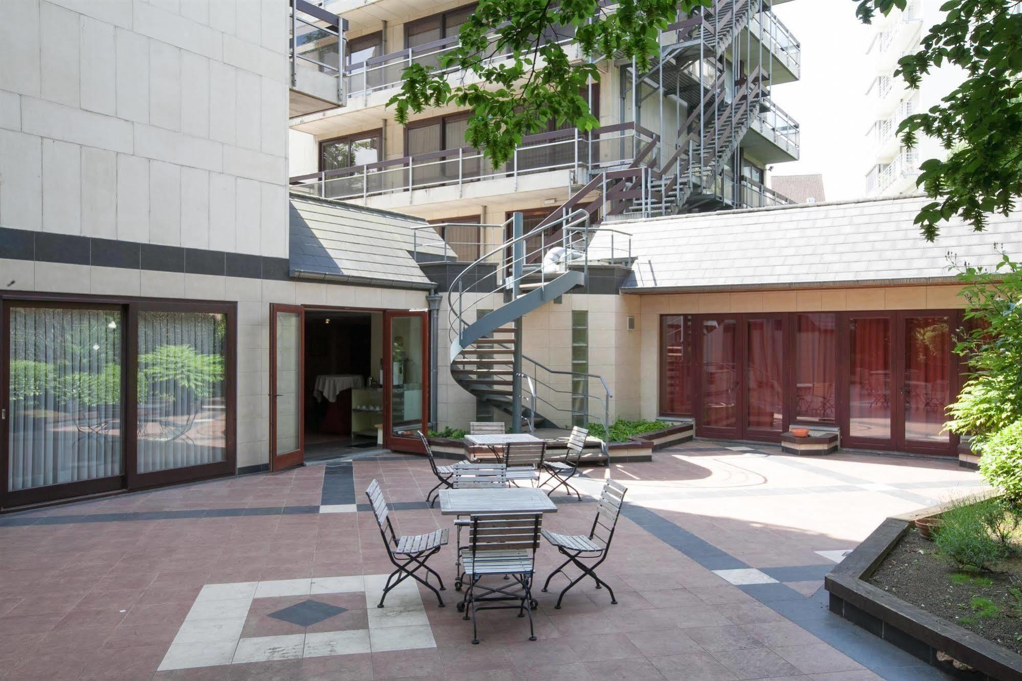 Hotel Best Western County House Saint-Gilles Bagian luar foto