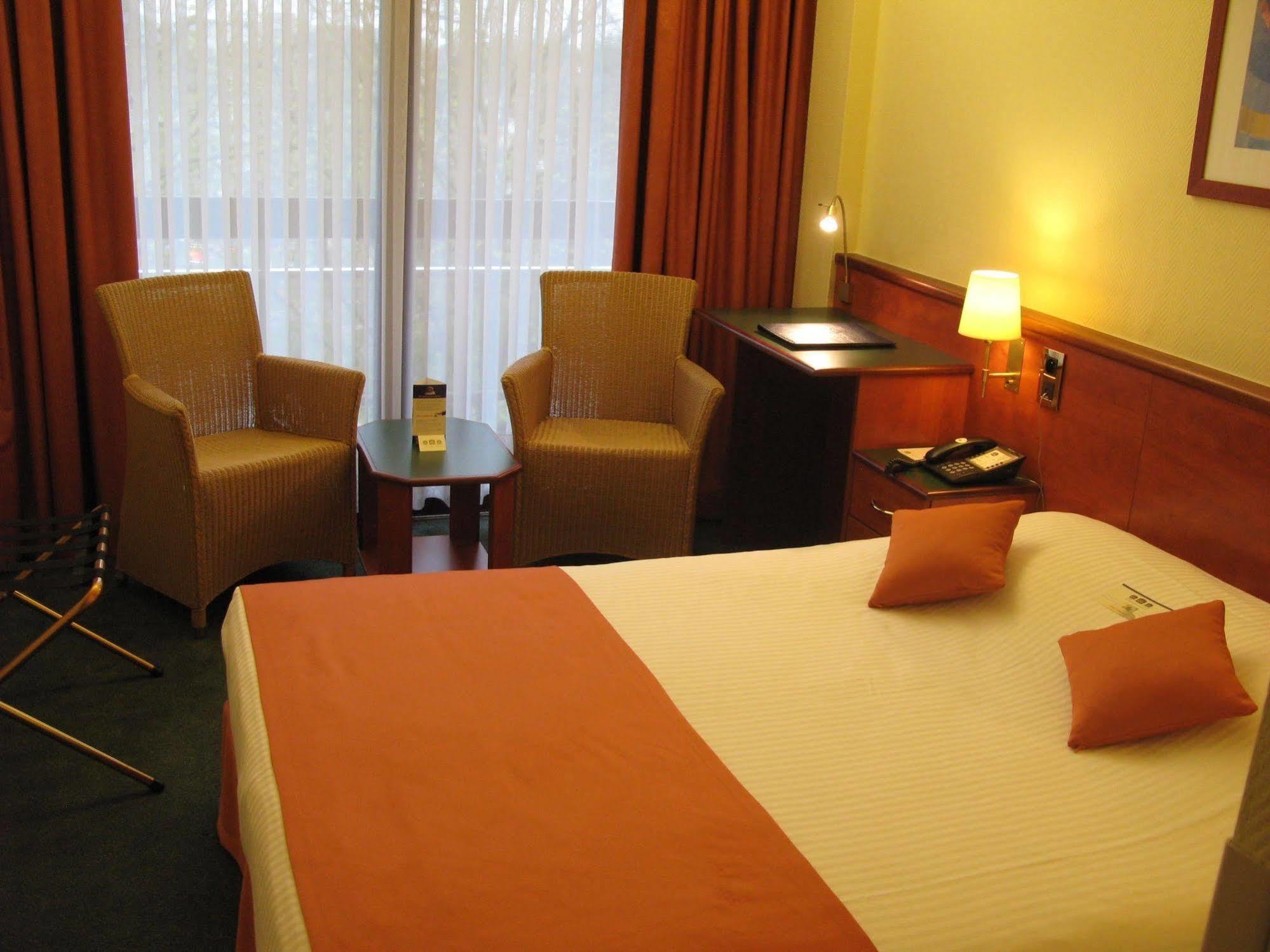 Hotel Best Western County House Saint-Gilles Bagian luar foto