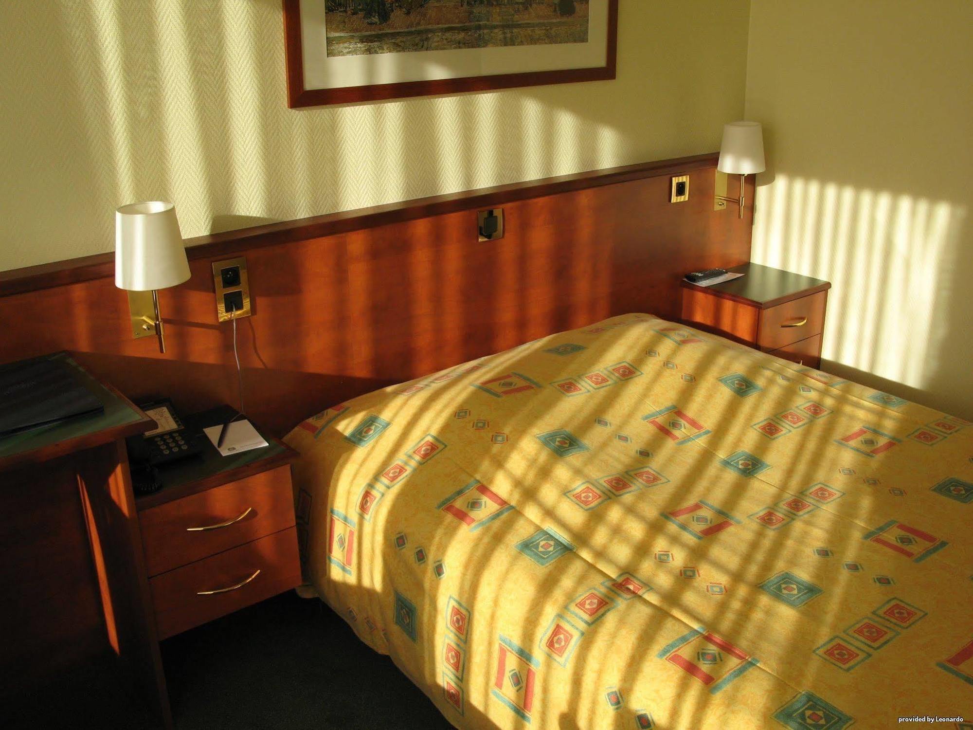 Hotel Best Western County House Saint-Gilles Bagian luar foto