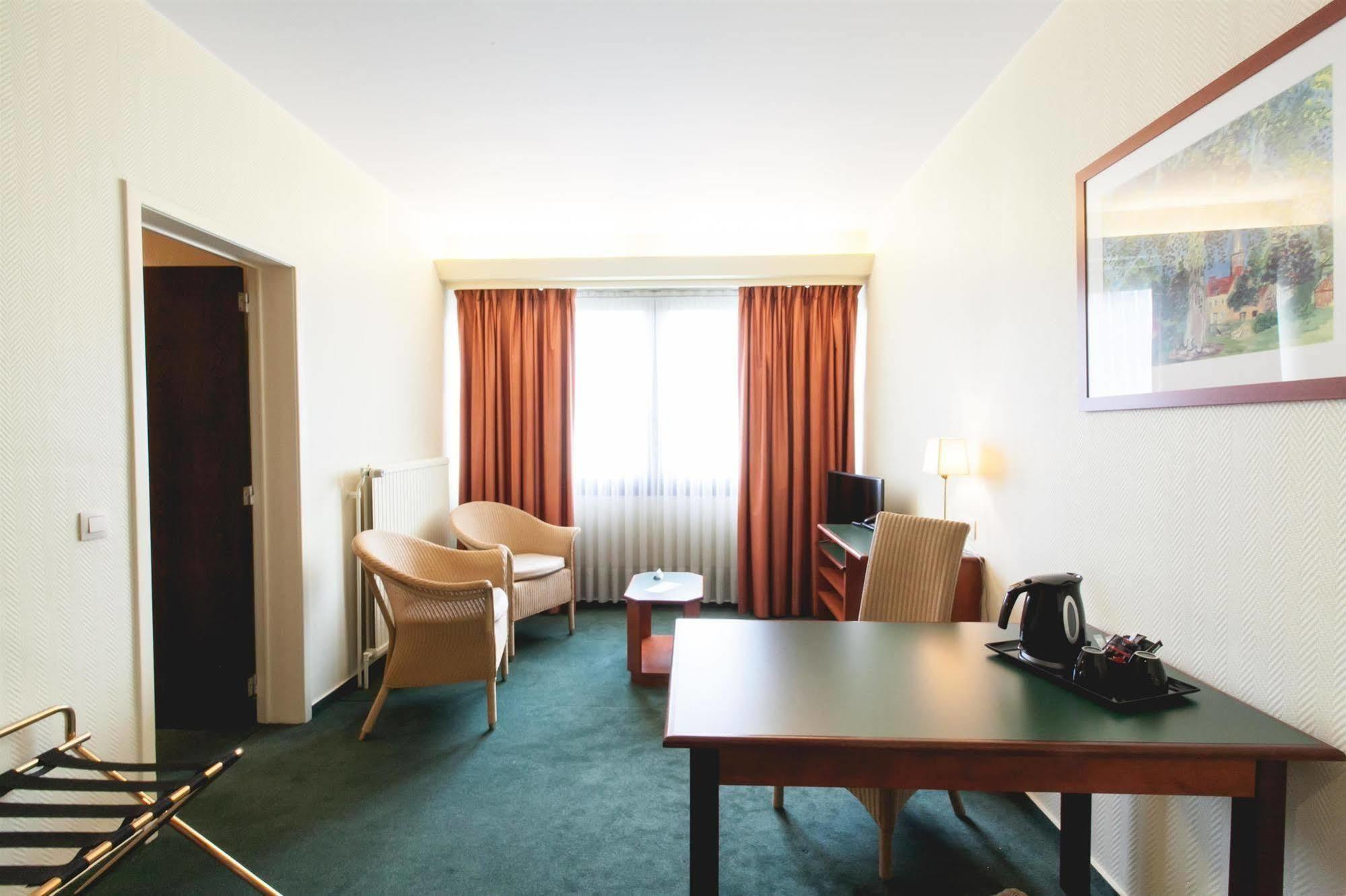 Hotel Best Western County House Saint-Gilles Bagian luar foto