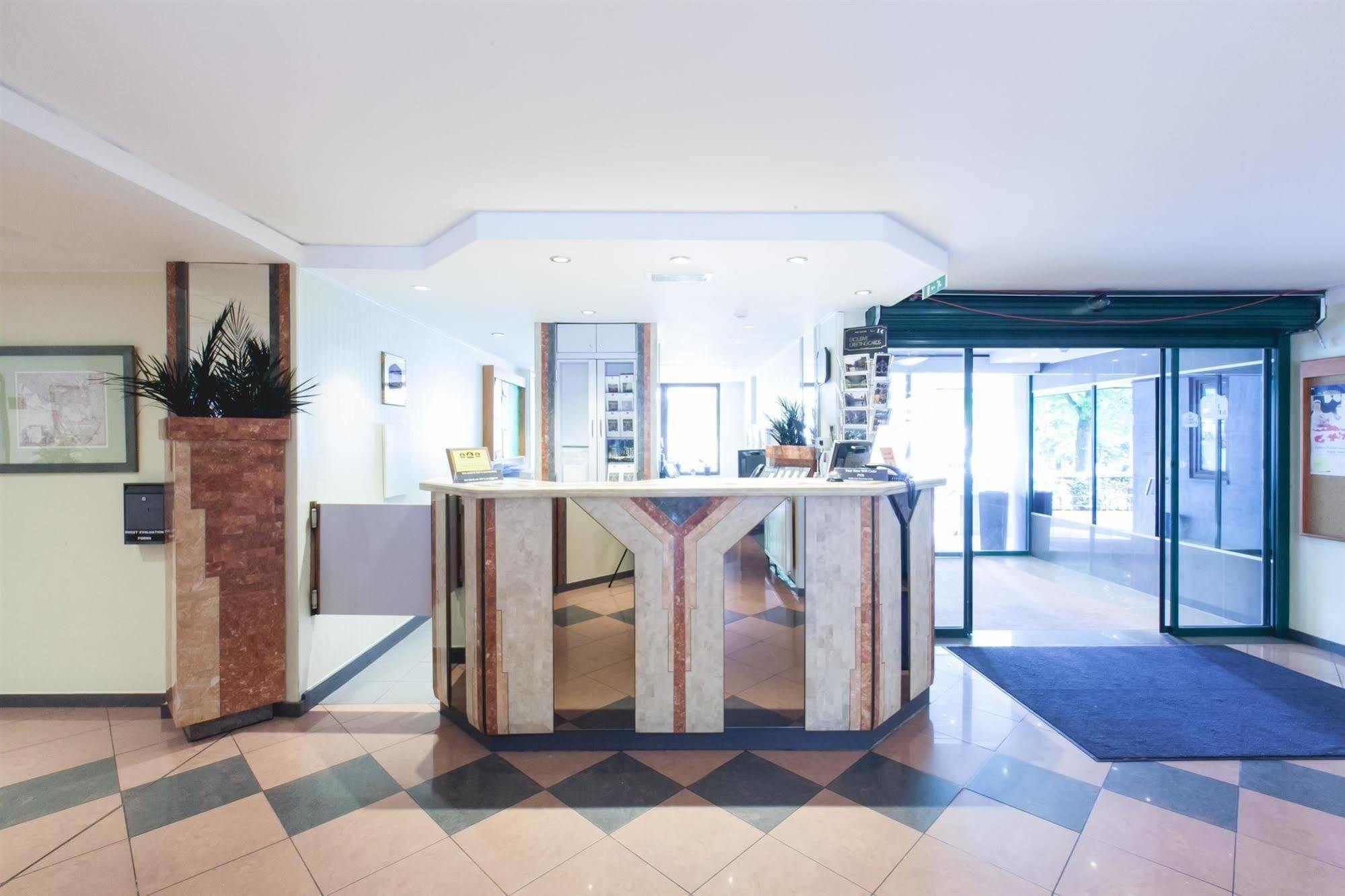 Hotel Best Western County House Saint-Gilles Bagian luar foto
