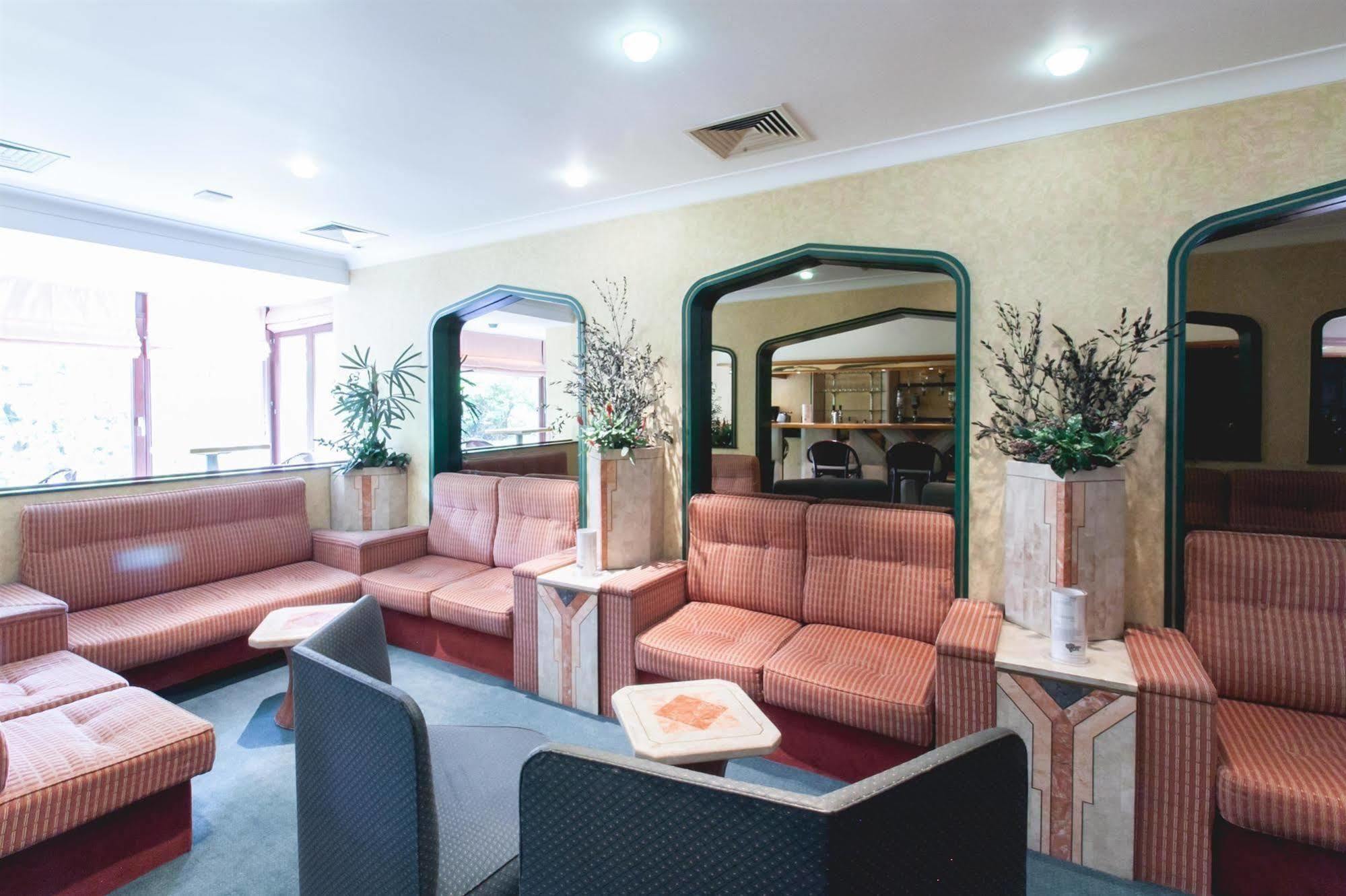 Hotel Best Western County House Saint-Gilles Bagian luar foto