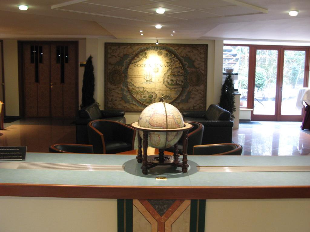 Hotel Best Western County House Saint-Gilles Bagian luar foto